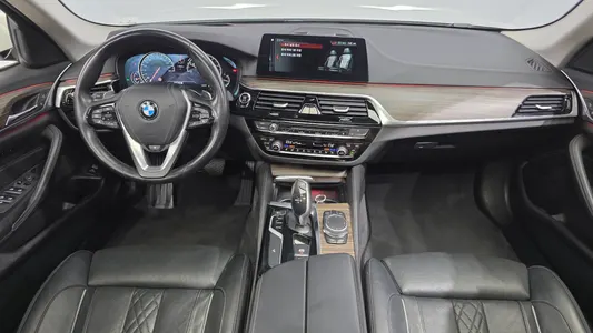 BMW 5 Series (G30) 530i 2018 7