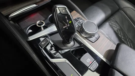 BMW 5 Series (G30) 530i 2018 9