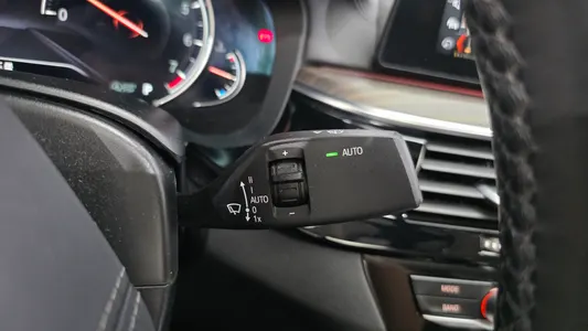 BMW 5 Series (G30) 530i 2018 16