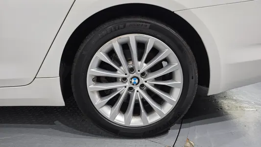 BMW 5 Series (G30) 530i 2018 21