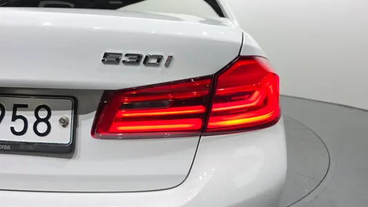 BMW 5 Series (G30) 530i 2018 23
