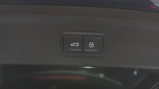 Audi Q3 (F3) 35 TDI 2020 32