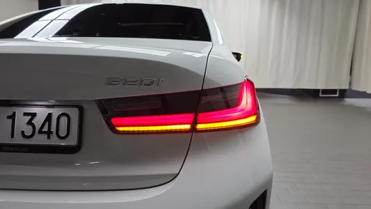 BMW 3 Series (G20) 320i M 2024 23
