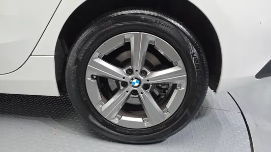 BMW 2 Series Tourer (U06) 220i 2023 5