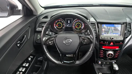 KG Mobility Tivoli LX 4WD 2017 12