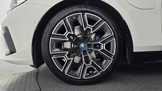 BMW 5 Series (G60) 530e xDrive M 2025 5