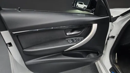 BMW 3 Series (F30) 320d M 2018 24