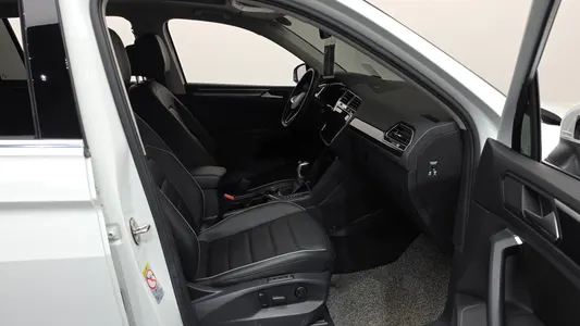 Volkswagen 2 2.0 TDI 4 2023 26