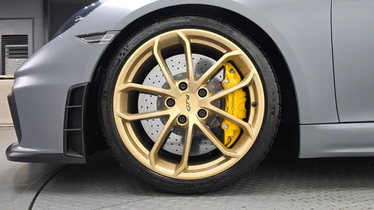 Porsche 718 4.0 GT4 2023 5