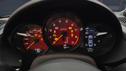 Porsche 718 4.0 GT4 2023 8