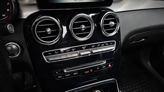 Mercedes-Benz GLC-Class X253 GLC300 4MATIC AMG Line 2019 32