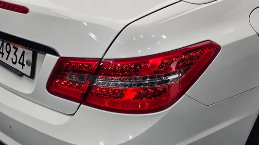 Mercedes-Benz E-Class W212 E350 2011 23
