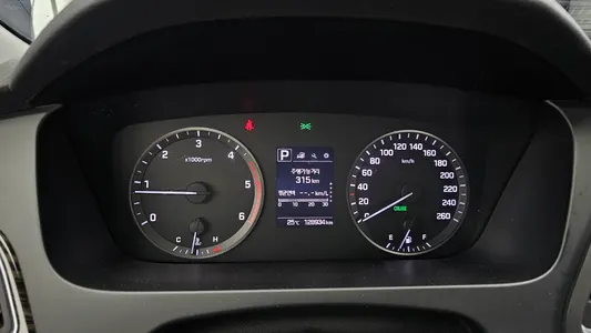 Hyundai LF 1.7 2016 8