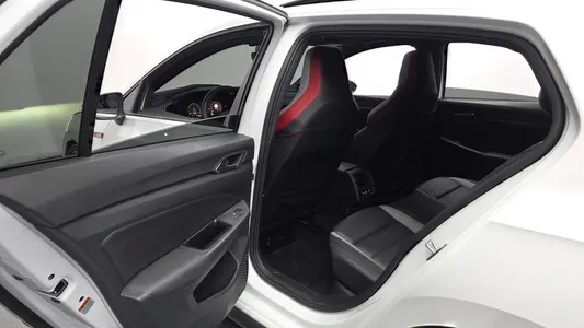 Volkswagen 8 2.0 GTI 2024 26
