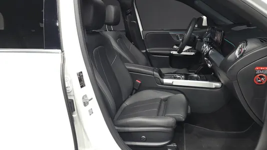 Mercedes-Benz GLB-Class X247 GLB200 d 2024 11