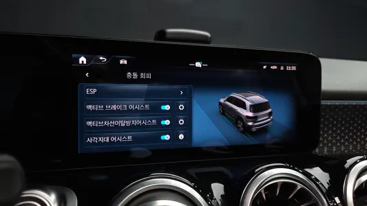 Mercedes-Benz GLB-Class X247 GLB200 d 2024 16