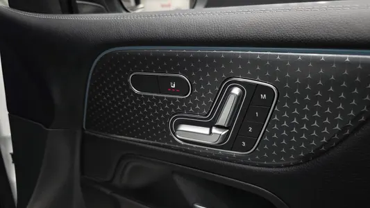 Mercedes-Benz GLB-Class X247 GLB200 d 2024 18