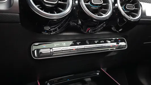 Mercedes-Benz GLB-Class X247 GLB200 d 2024 33