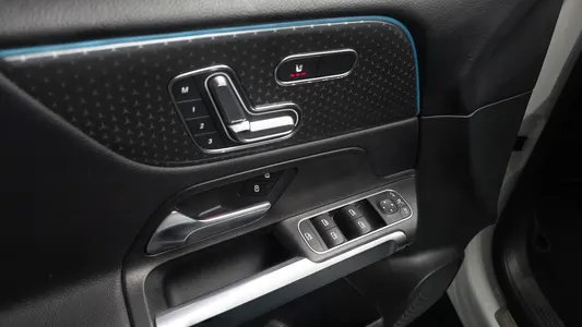 Mercedes-Benz GLB-Class X247 GLB200 d 2024 29