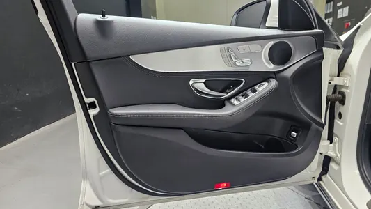 Mercedes-Benz C-Class W205 C220 d 2015 24