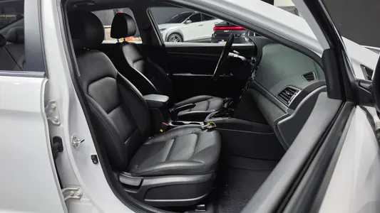 Hyundai AD 1.6 GDI 2017 11