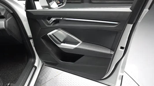 Audi Q3 (F3) 35 TDI 2020 24