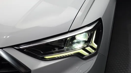 Audi Q3 (F3) 35 TDI 2020 22