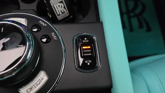 Rolls-Royce 고스트 6.6 EWB V12 2019 17