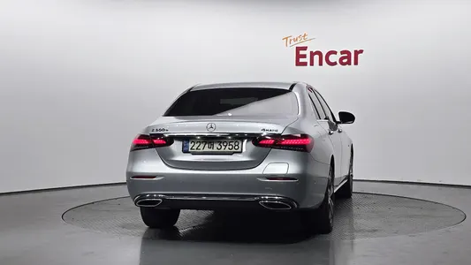 Mercedes-Benz E-Class W213 E300e 4MATIC 2021 4