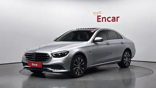 Mercedes-Benz E-Class W213 E300e 4MATIC 2021