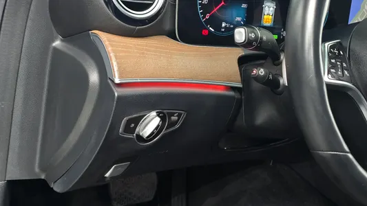 Mercedes-Benz E-Class W213 E300e 4MATIC 2021 13