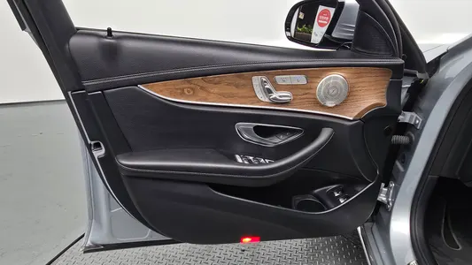 Mercedes-Benz E-Class W213 E300e 4MATIC 2021 24