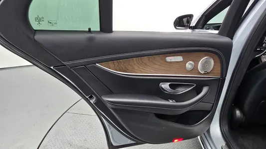 Mercedes-Benz E-Class W213 E300e 4MATIC 2021 25