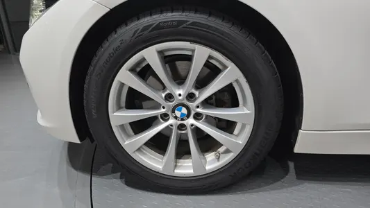 BMW 3 Series (F30) 320d 2018 5