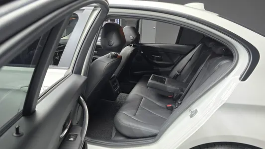 BMW 3 Series (F30) 320d 2018 12