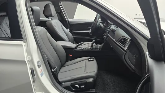 BMW 3 Series (F30) 320d 2018 26