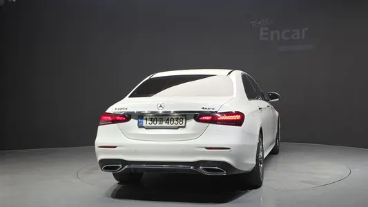 Mercedes-Benz E-Class W213 E220d 4MATIC AMG Line 2022 4