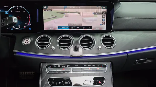 Mercedes-Benz E-Class W213 E220d 4MATIC AMG Line 2022 13