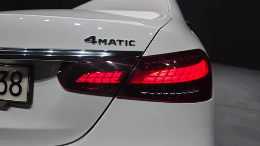 Mercedes-Benz E-Class W213 E220d 4MATIC AMG Line 2022 23
