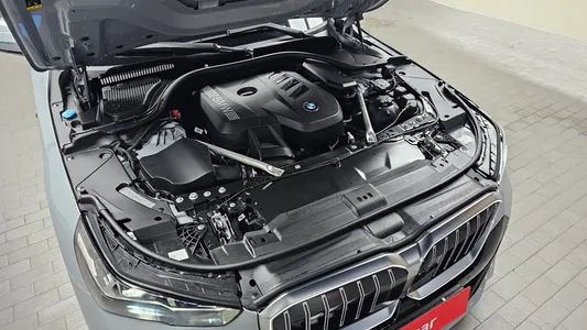 BMW 5 Series (G60) 520i M 2024 5