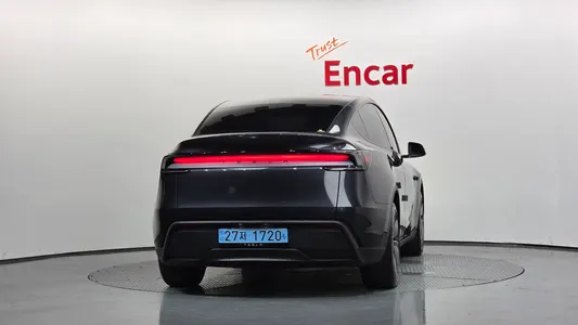Tesla Y RWD 2025 4
