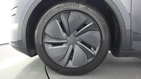 Tesla Y RWD 2025 5