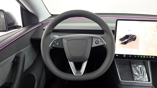 Tesla Y RWD 2025 12