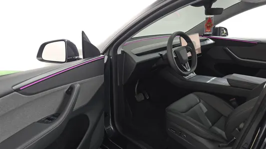 Tesla Y RWD 2025 10