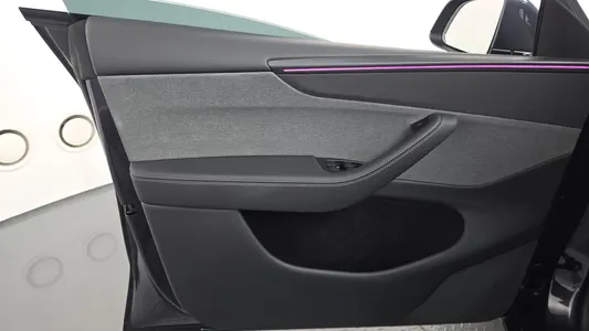 Tesla Y RWD 2025 24