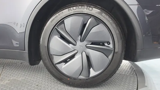 Tesla Y RWD 2025 21