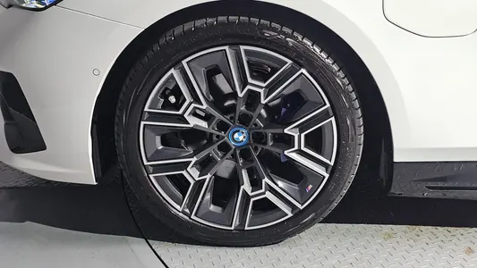 BMW 5 Series (G60) 530e M 2024 5