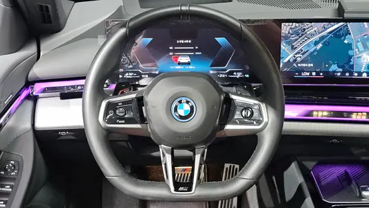 BMW 5 Series (G60) 530e M 2024 11