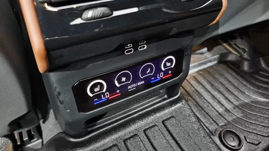 BMW 5 Series (G60) 530e M 2024 18