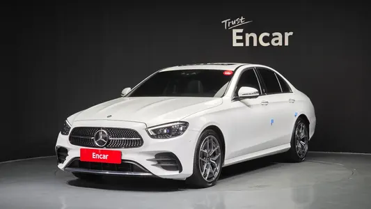 Mercedes-Benz E-Class W213 E220d 4MATIC AMG Line 2022